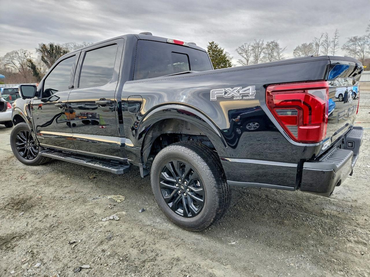 2025 FORD F150 LARIAT photo 5