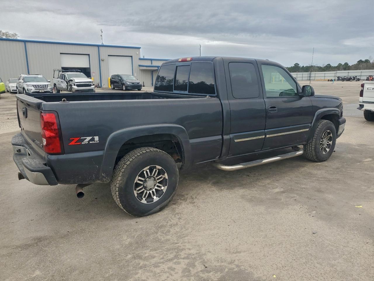 2004 CHEVROLET SILVERADO K1500 photo 3