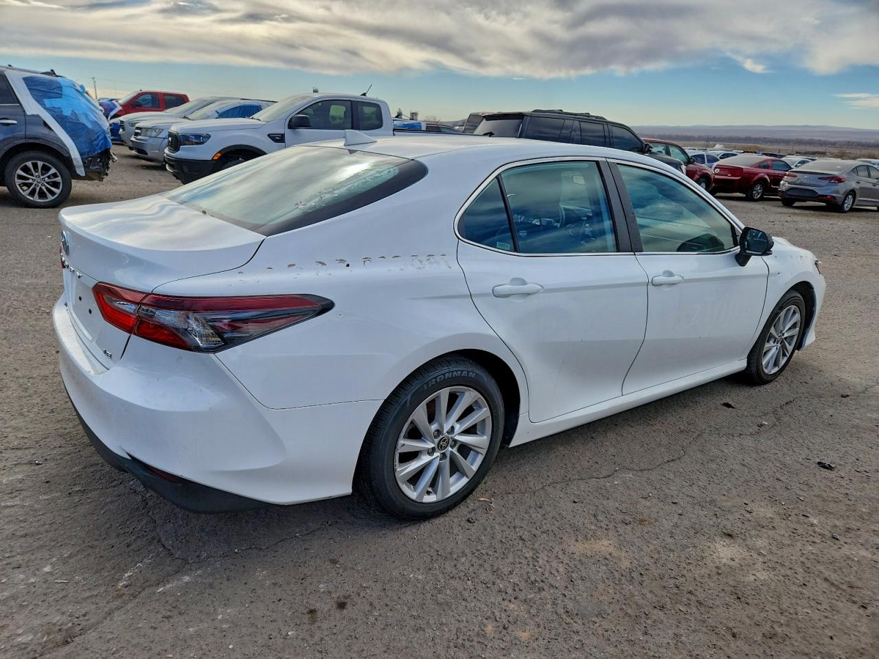 2022 TOYOTA CAMRY LE photo 3