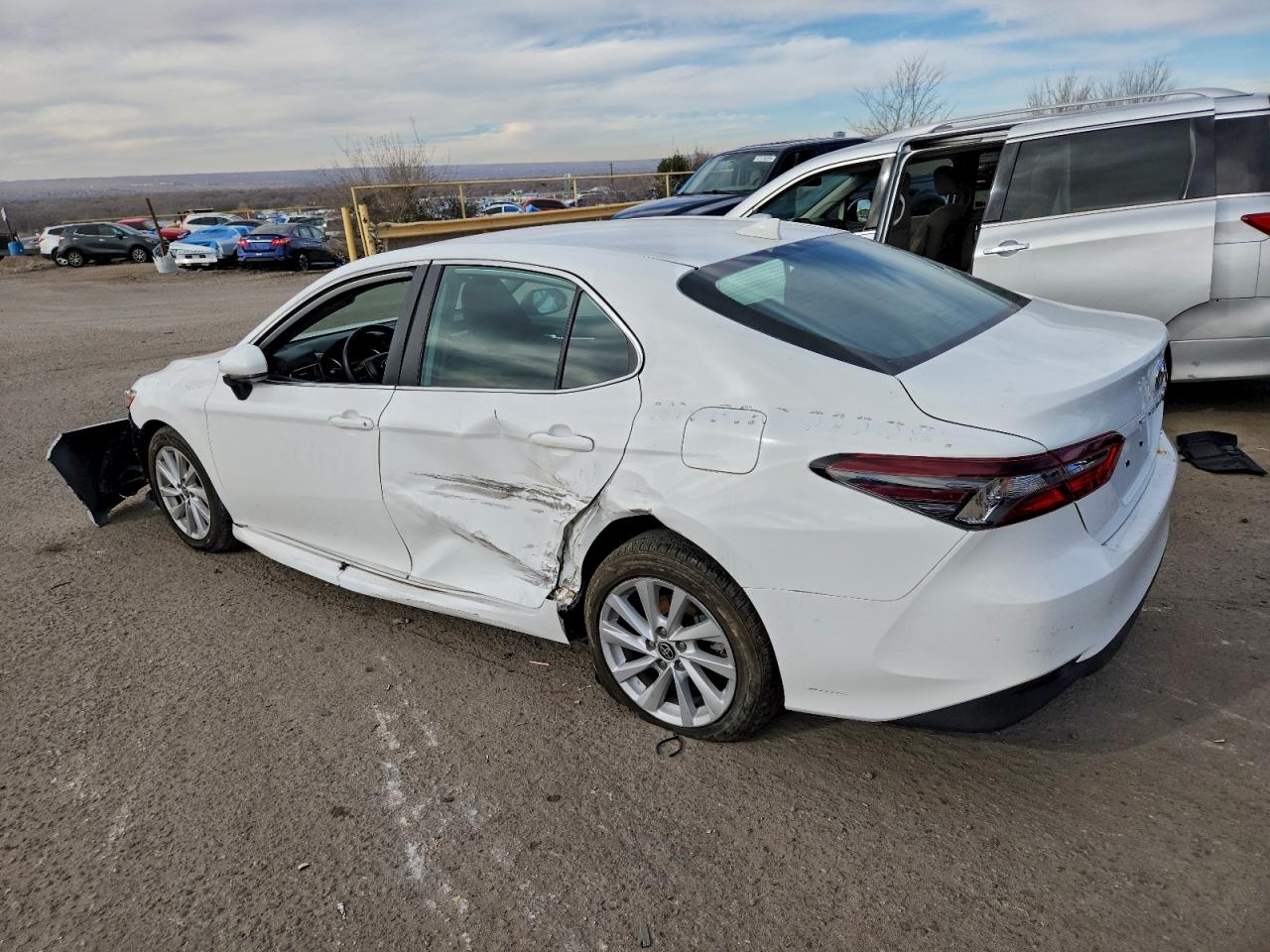 2022 TOYOTA CAMRY LE photo 2