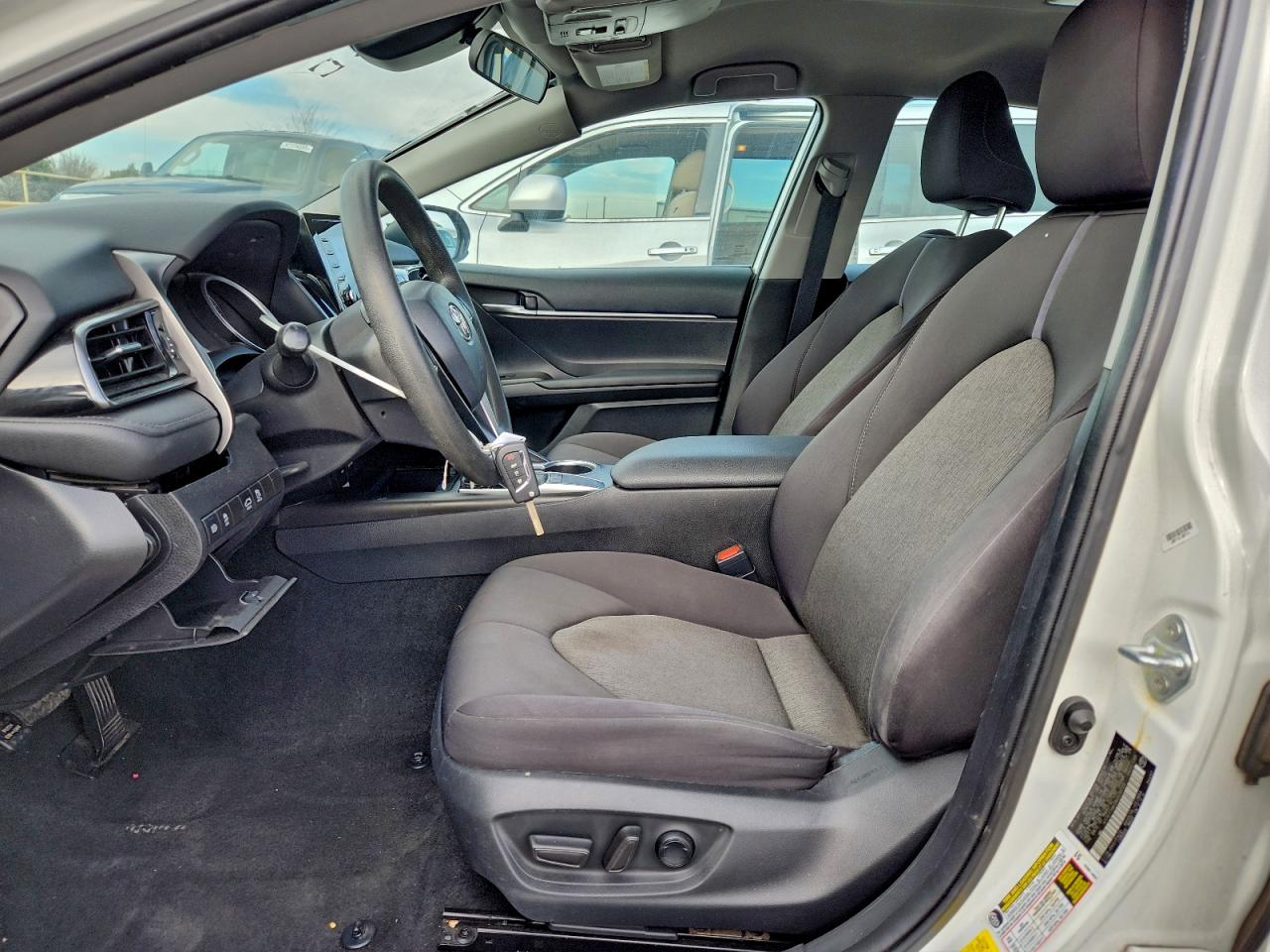 2022 TOYOTA CAMRY LE photo 7