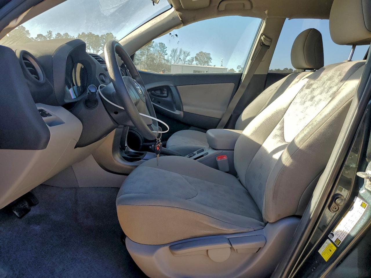 2011 TOYOTA RAV4 photo 7