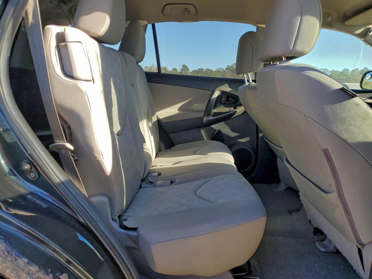 2011 TOYOTA RAV4 photo 11