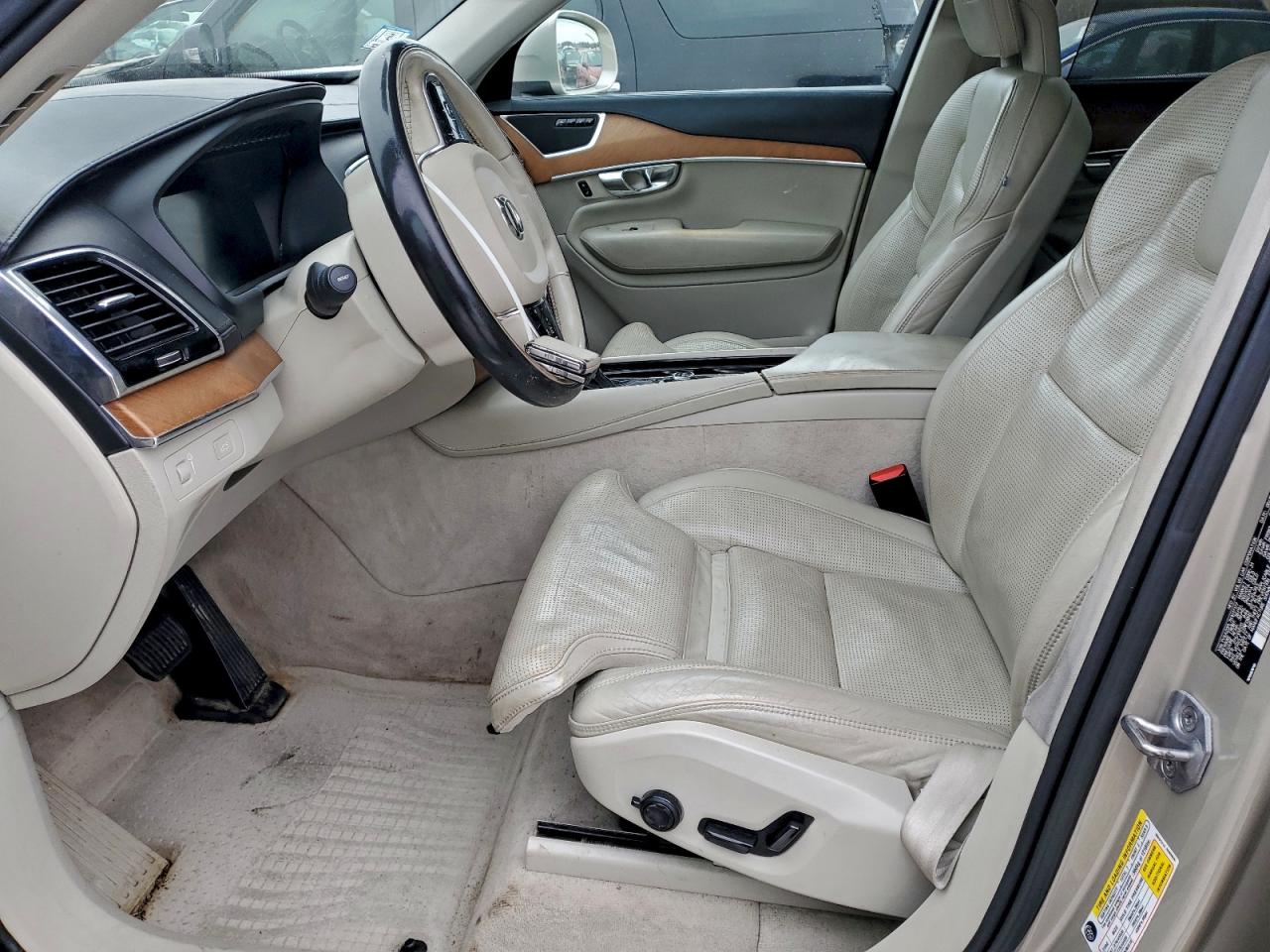 2016 VOLVO XC90 T6 photo 7