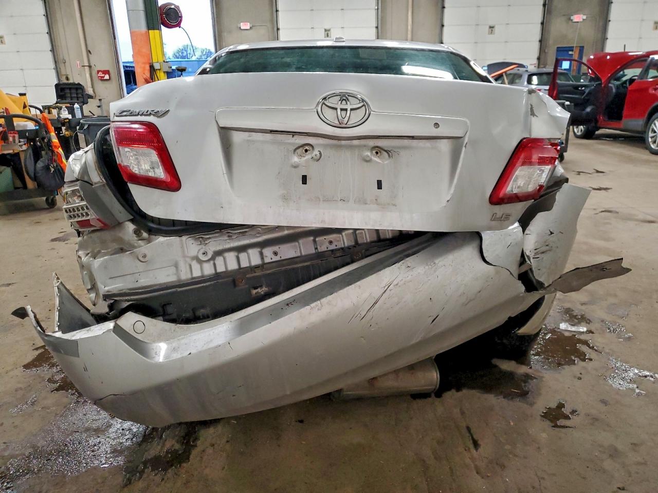 2011 TOYOTA CAMRY BASE photo 11