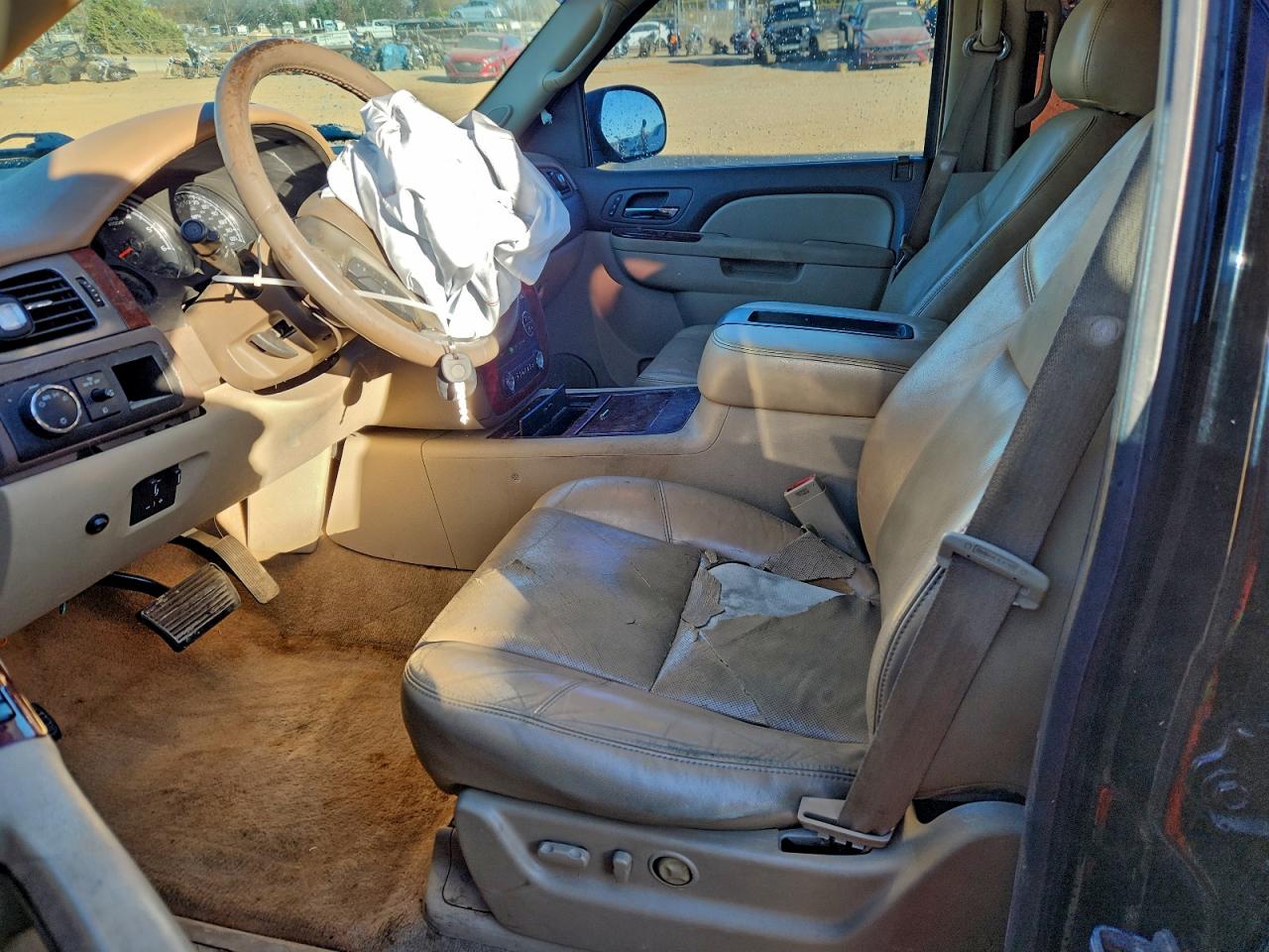 2011 CHEVROLET SUBURBAN C1500 LTZ photo 7
