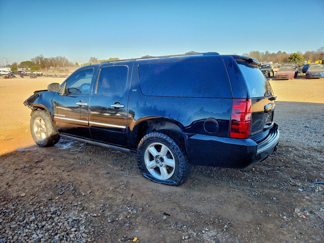 2011 CHEVROLET SUBURBAN C1500 LTZ photo 2