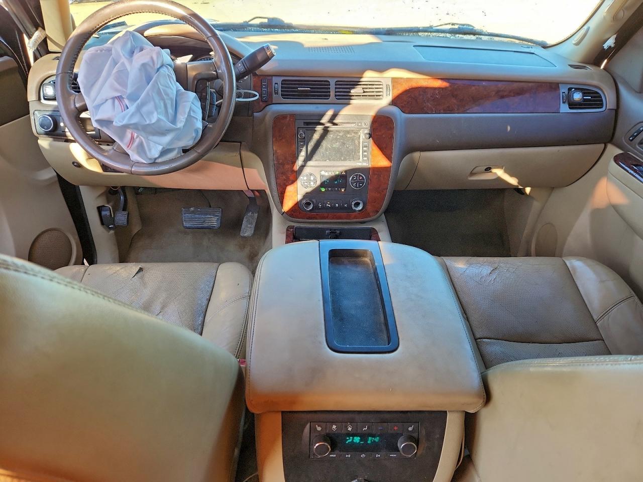 2011 CHEVROLET SUBURBAN C1500 LTZ photo 8