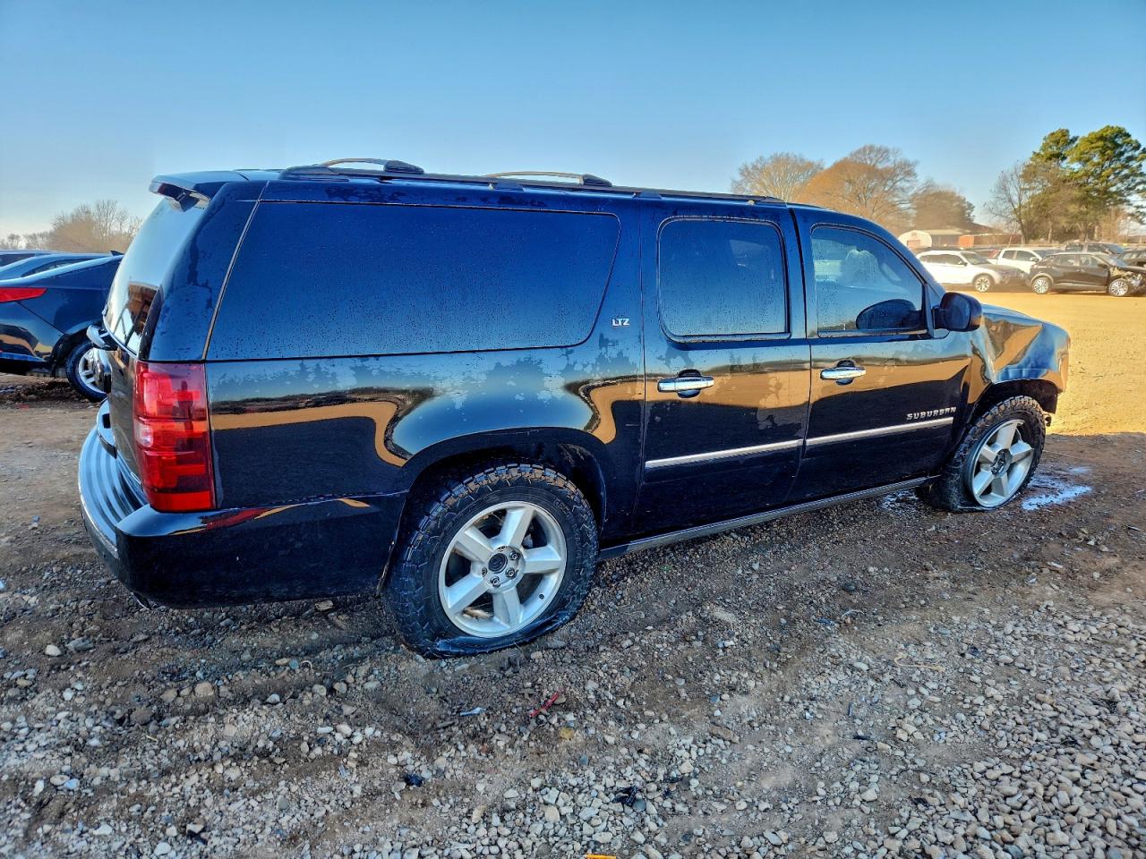 2011 CHEVROLET SUBURBAN C1500 LTZ photo 3