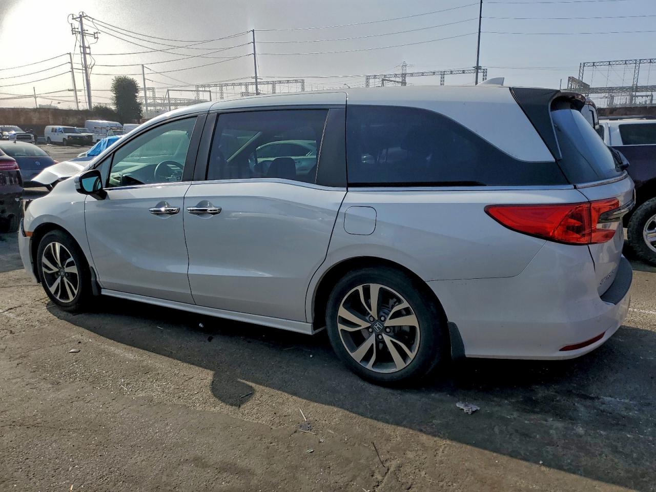 2023 HONDA ODYSSEY TOURING photo 2