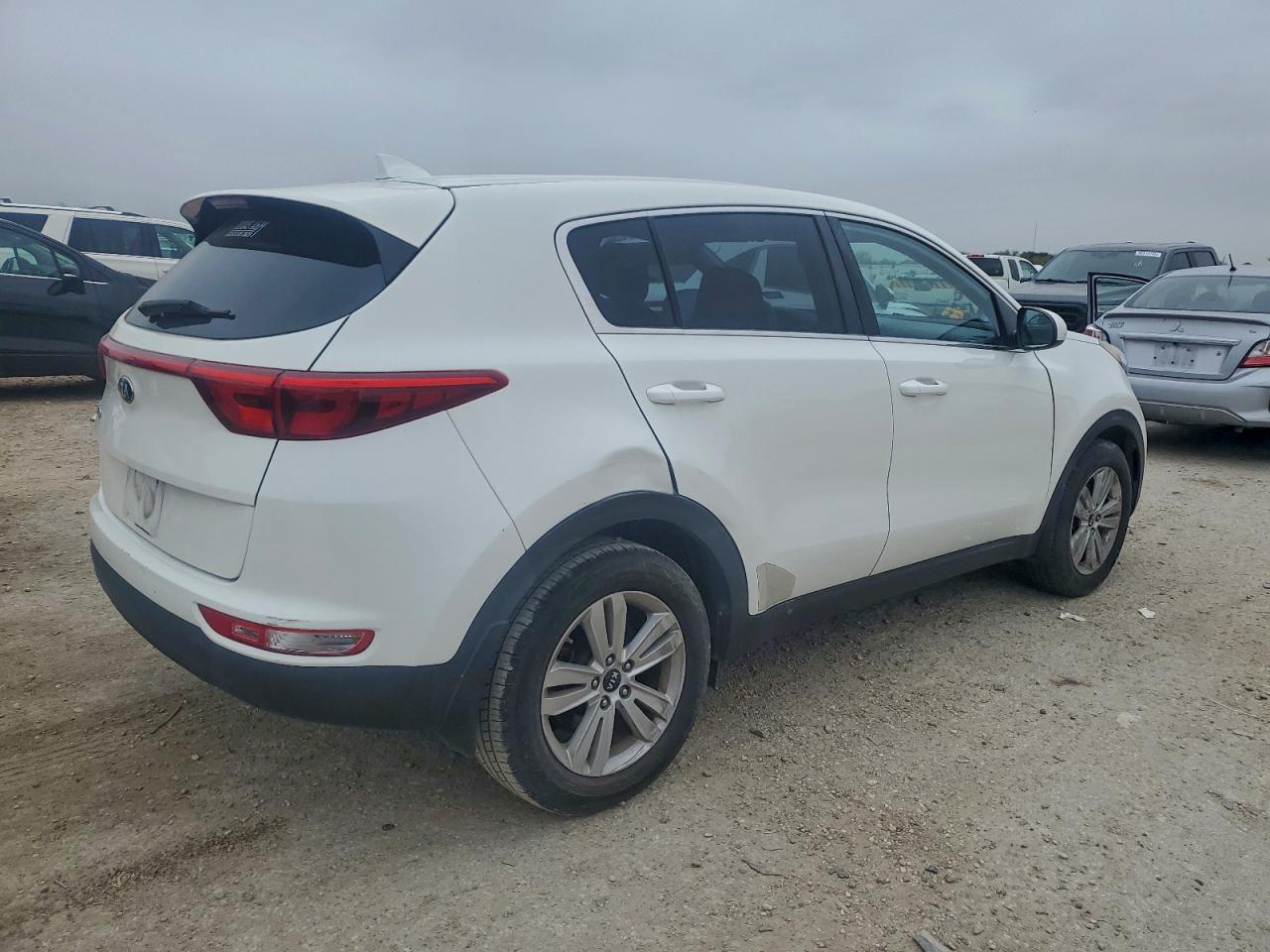 2017 KIA SPORTAGE LX photo 3