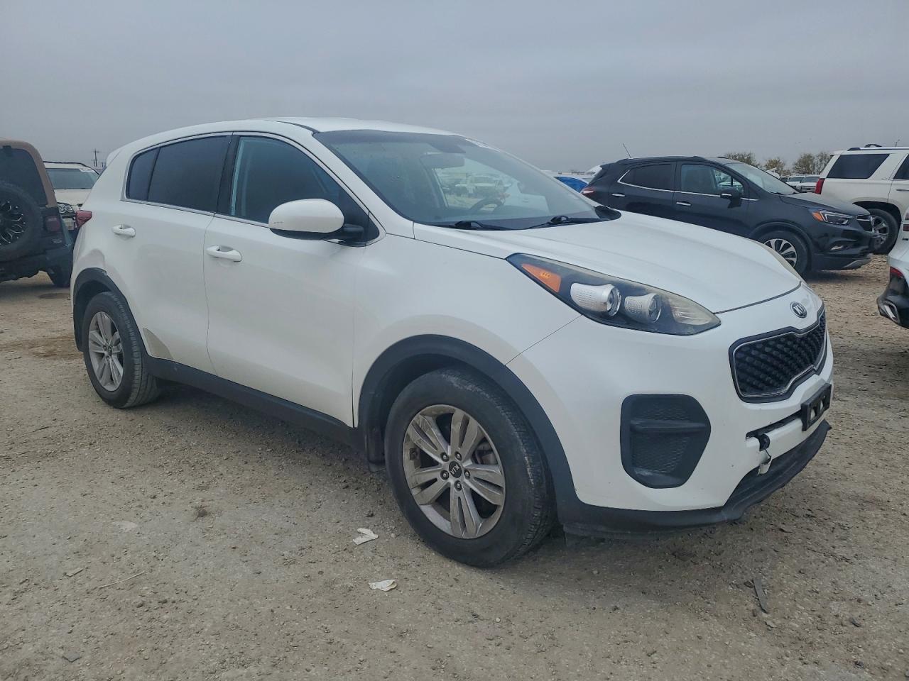 2017 KIA SPORTAGE LX photo 4