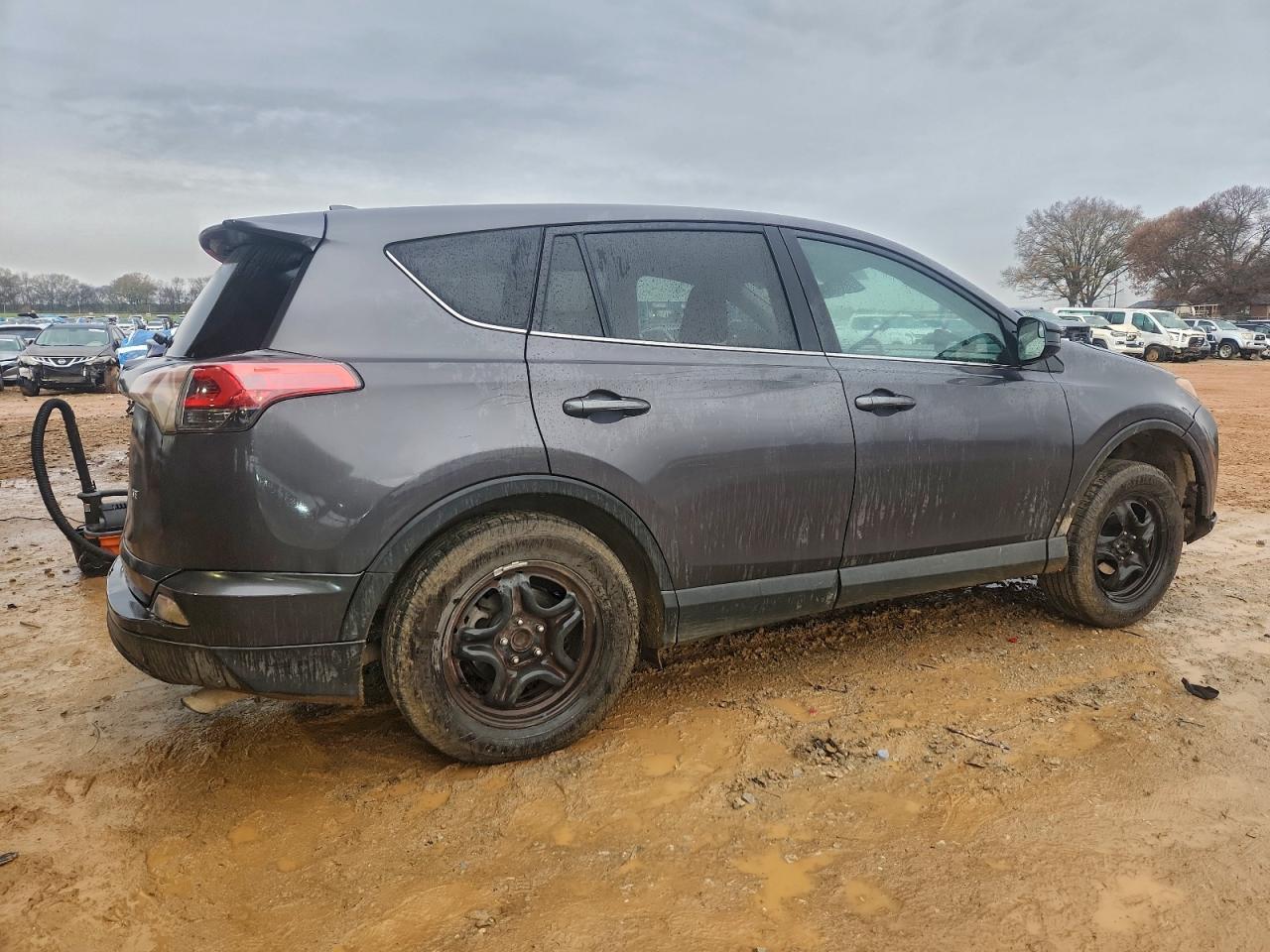 2018 TOYOTA RAV4 LE photo 3