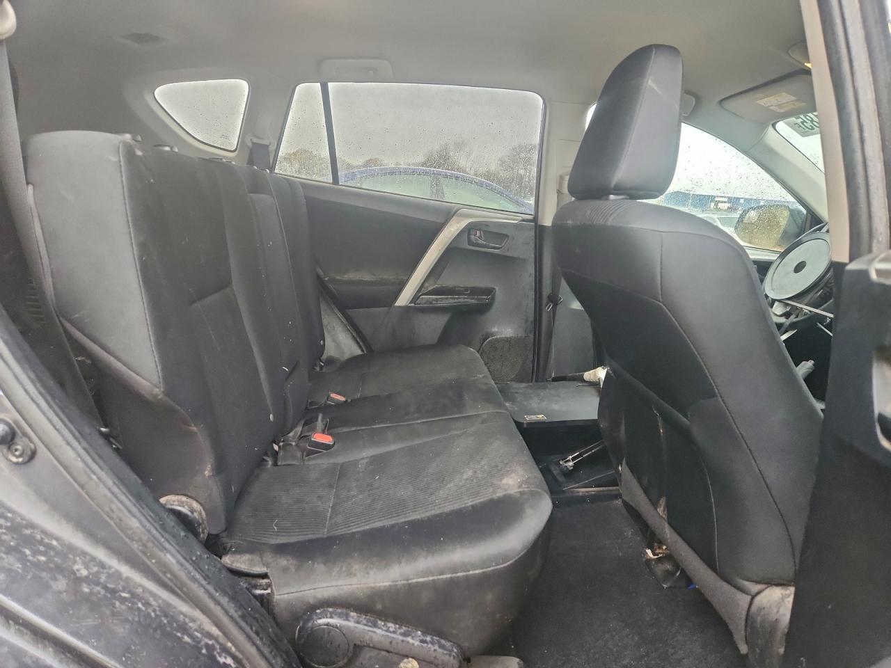 2018 TOYOTA RAV4 LE photo 11