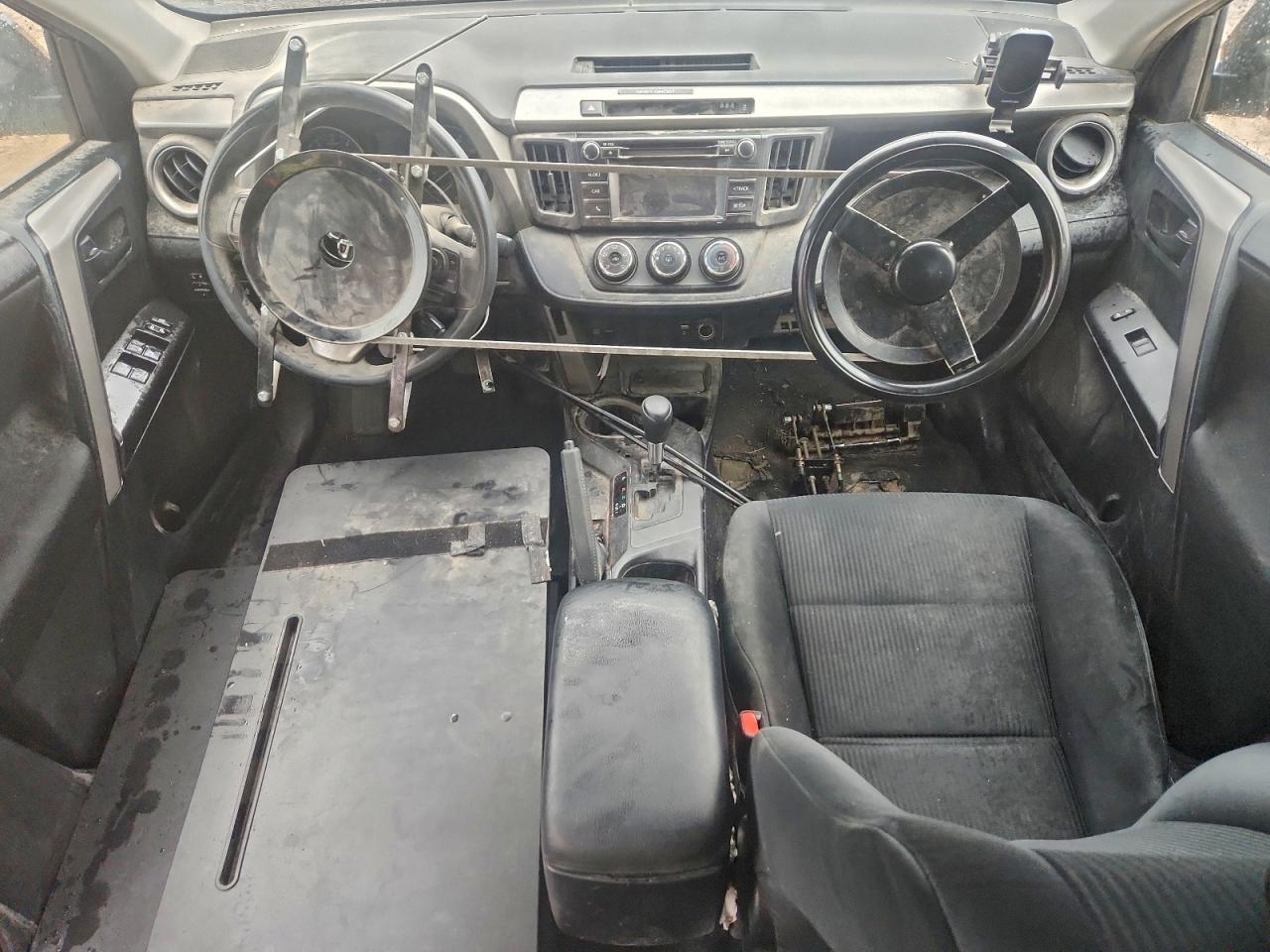 2018 TOYOTA RAV4 LE photo 8