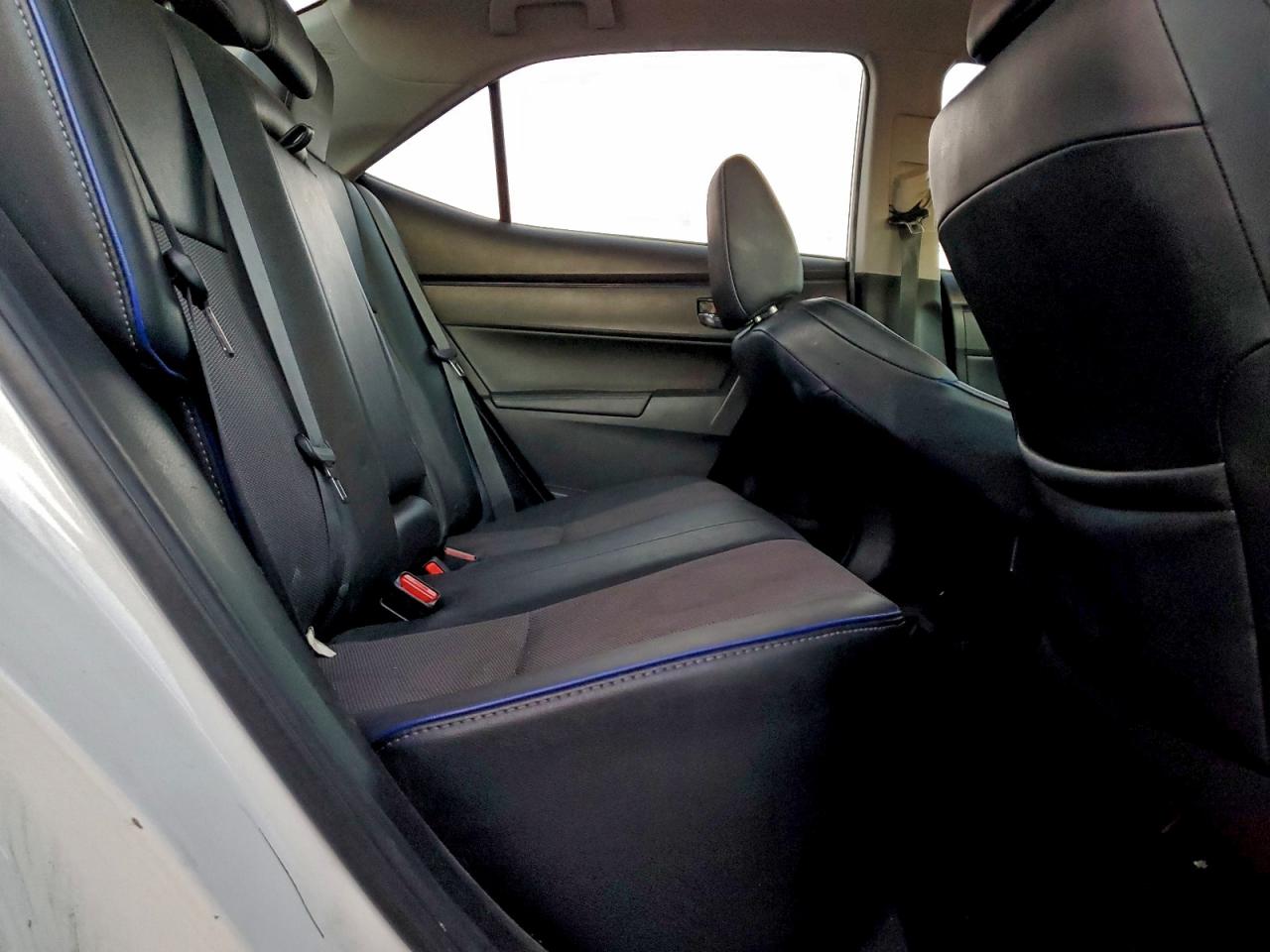 2019 TOYOTA COROLLA L photo 10