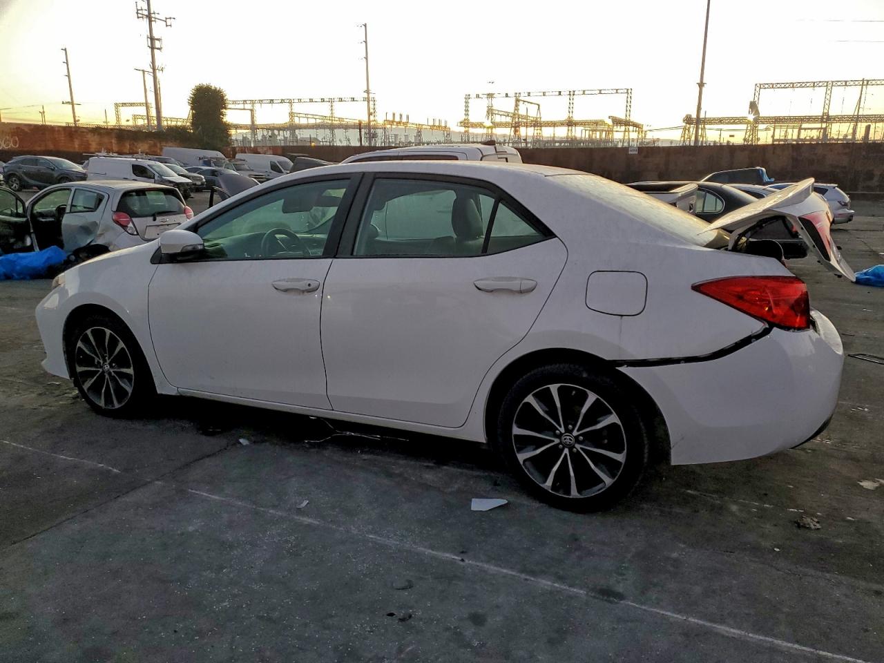 2019 TOYOTA COROLLA L photo 2
