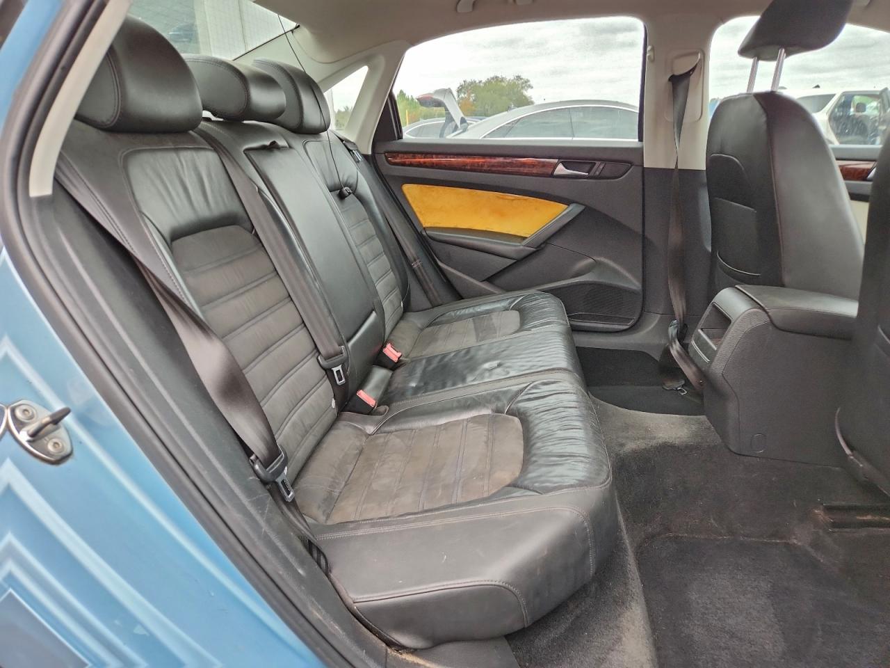 2012 VOLKSWAGEN PASSAT SEL photo 10