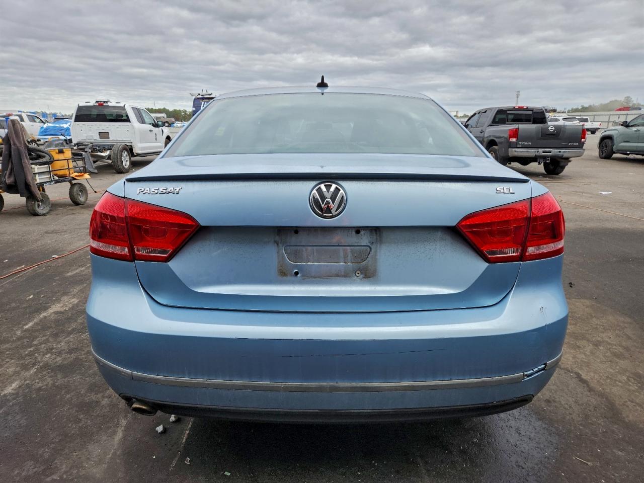 2012 VOLKSWAGEN PASSAT SEL photo 6