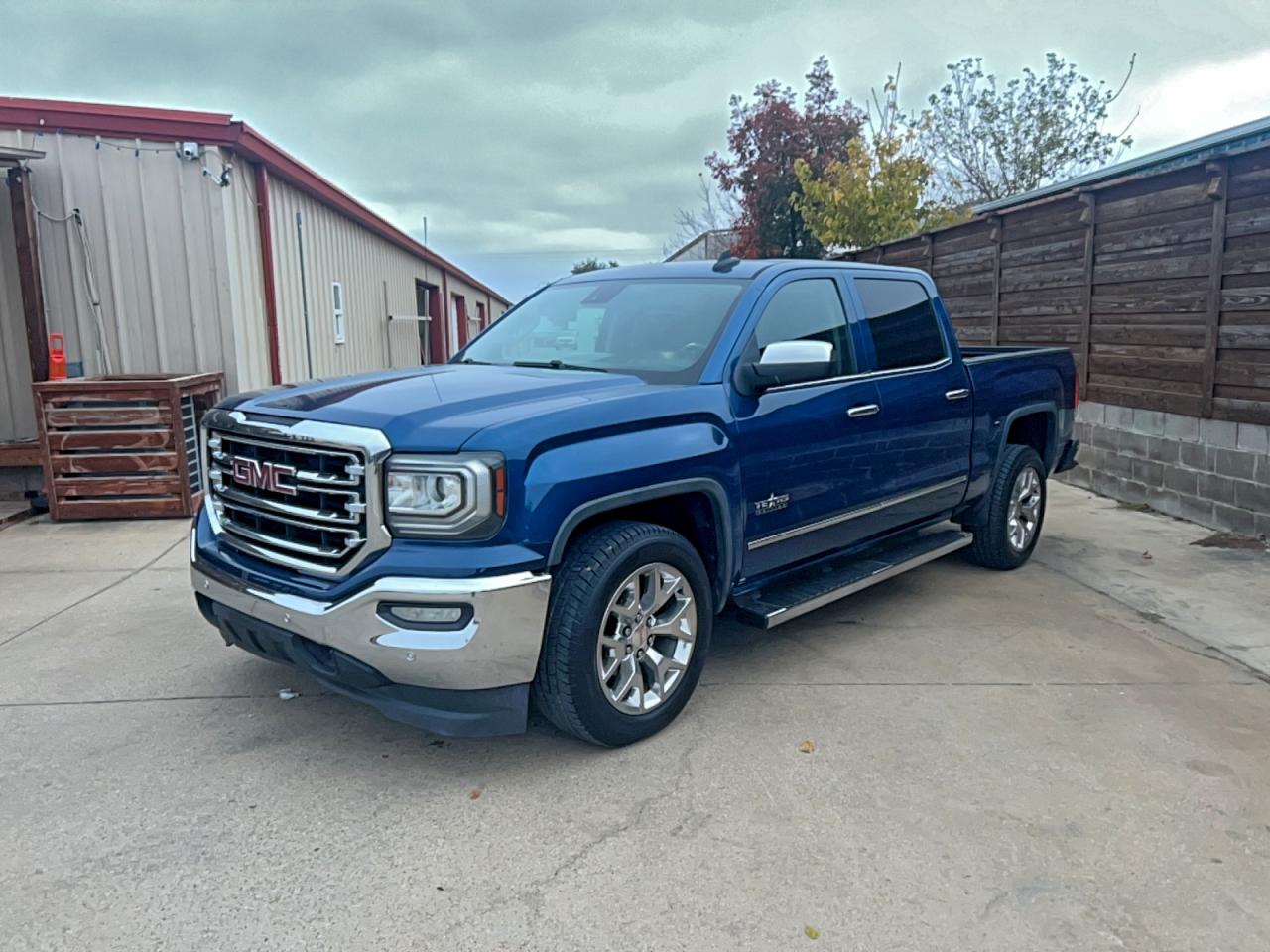 2017 GMC SIERRA C1500 SLT photo 2
