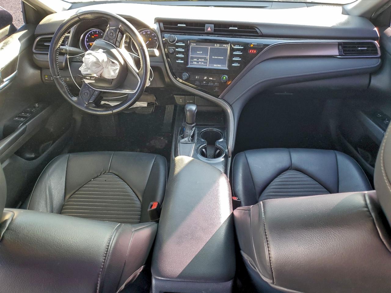 2019 TOYOTA CAMRY L photo 8