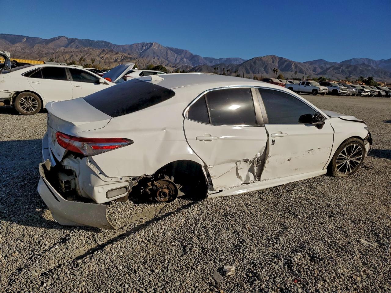 2019 TOYOTA CAMRY L photo 3