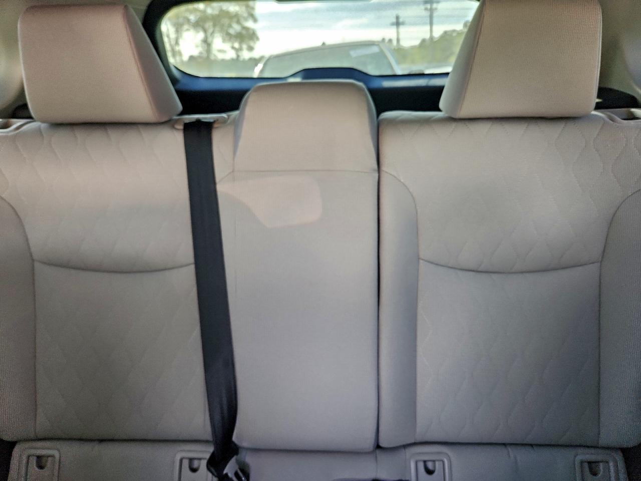 2025 TOYOTA COROLLA CROSS L photo 19