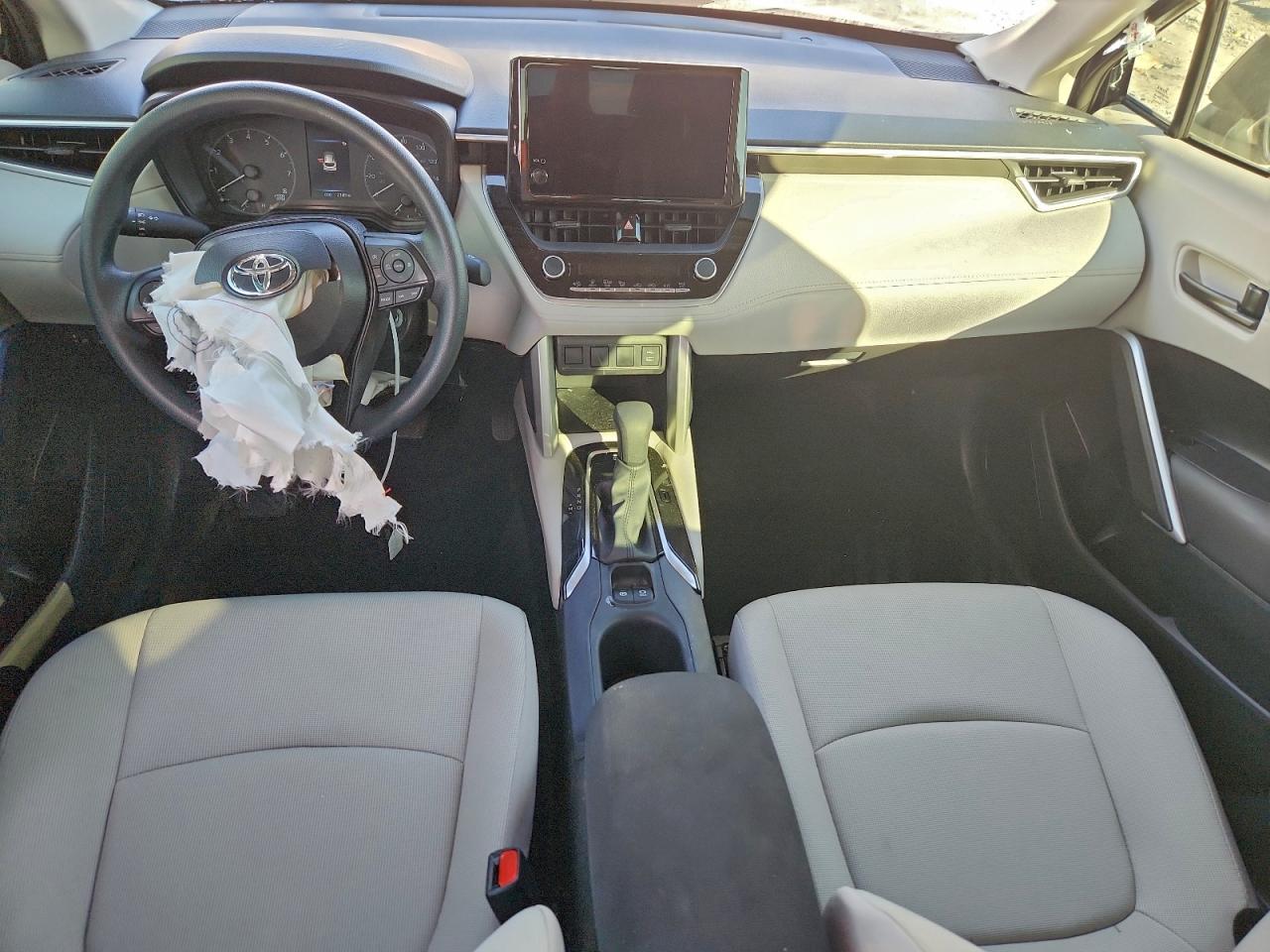 2025 TOYOTA COROLLA CROSS L photo 15