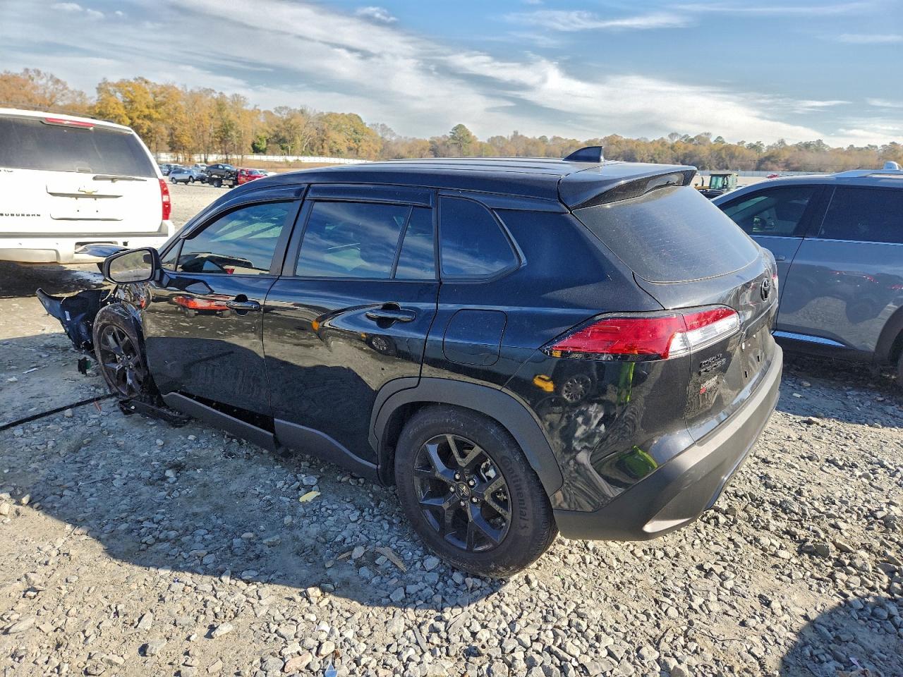 2025 TOYOTA COROLLA CROSS L photo 3