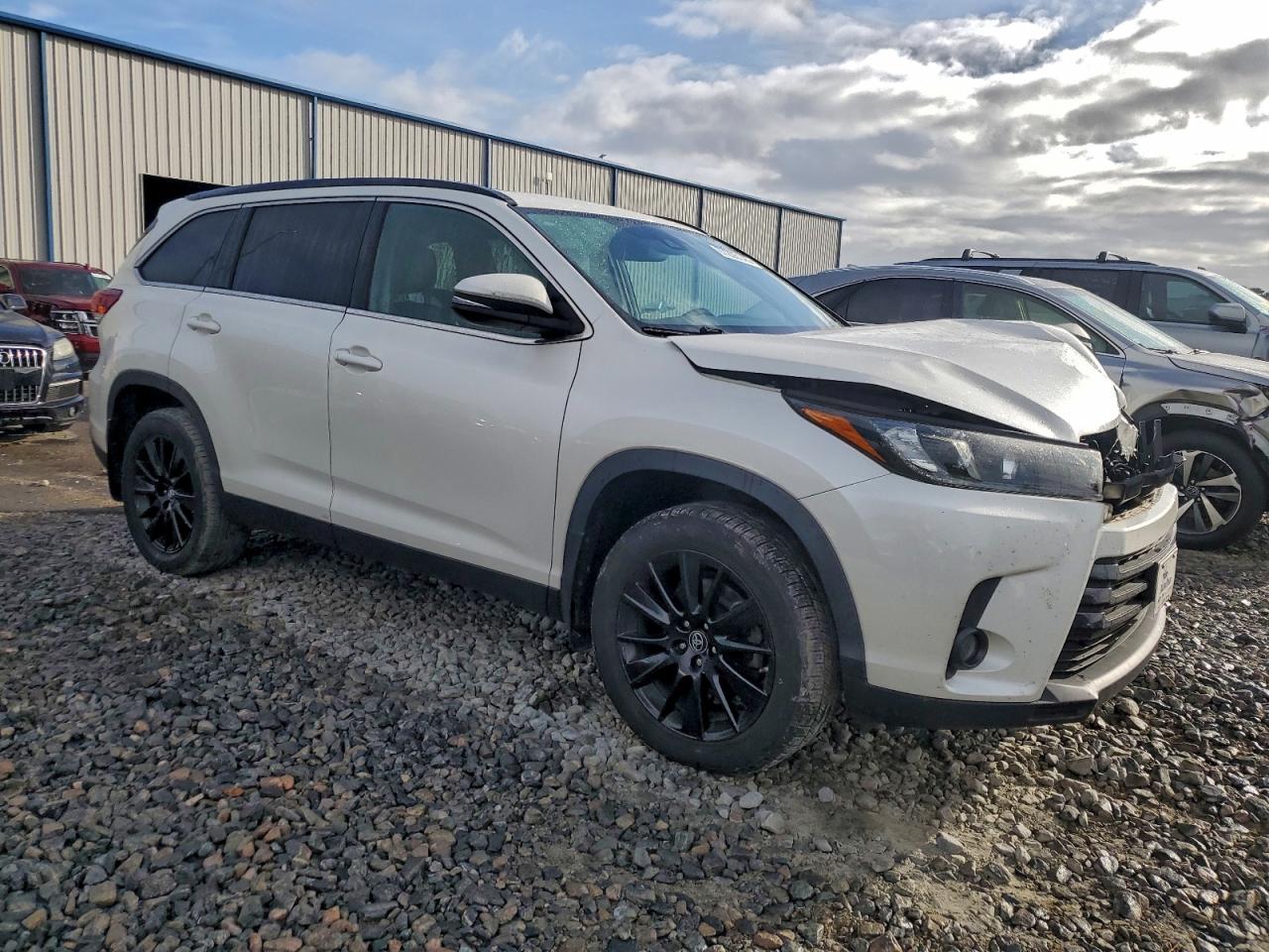 2019 TOYOTA HIGHLANDER SE photo 4