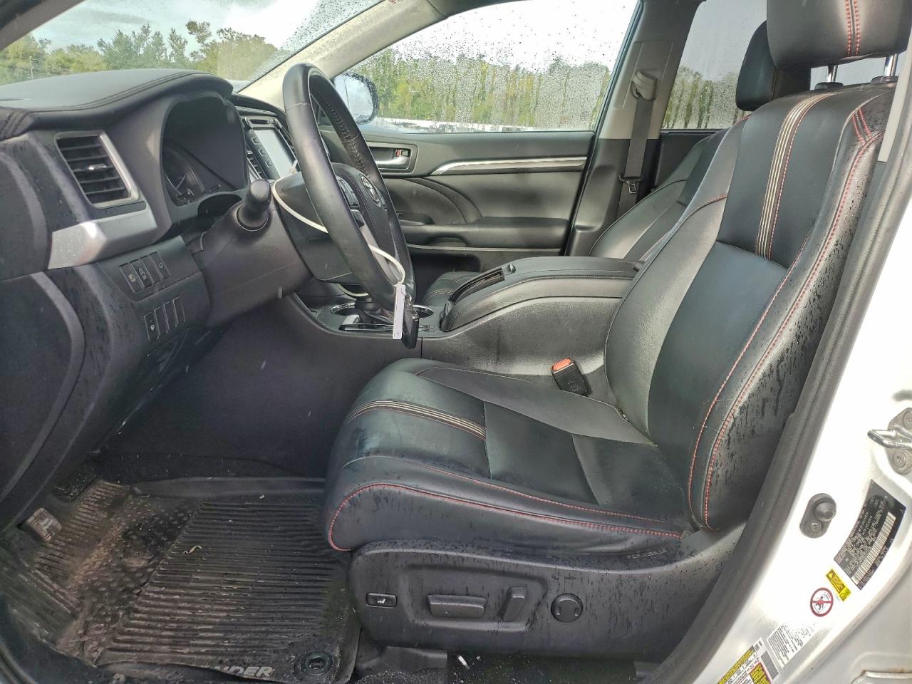 2019 TOYOTA HIGHLANDER SE photo 7