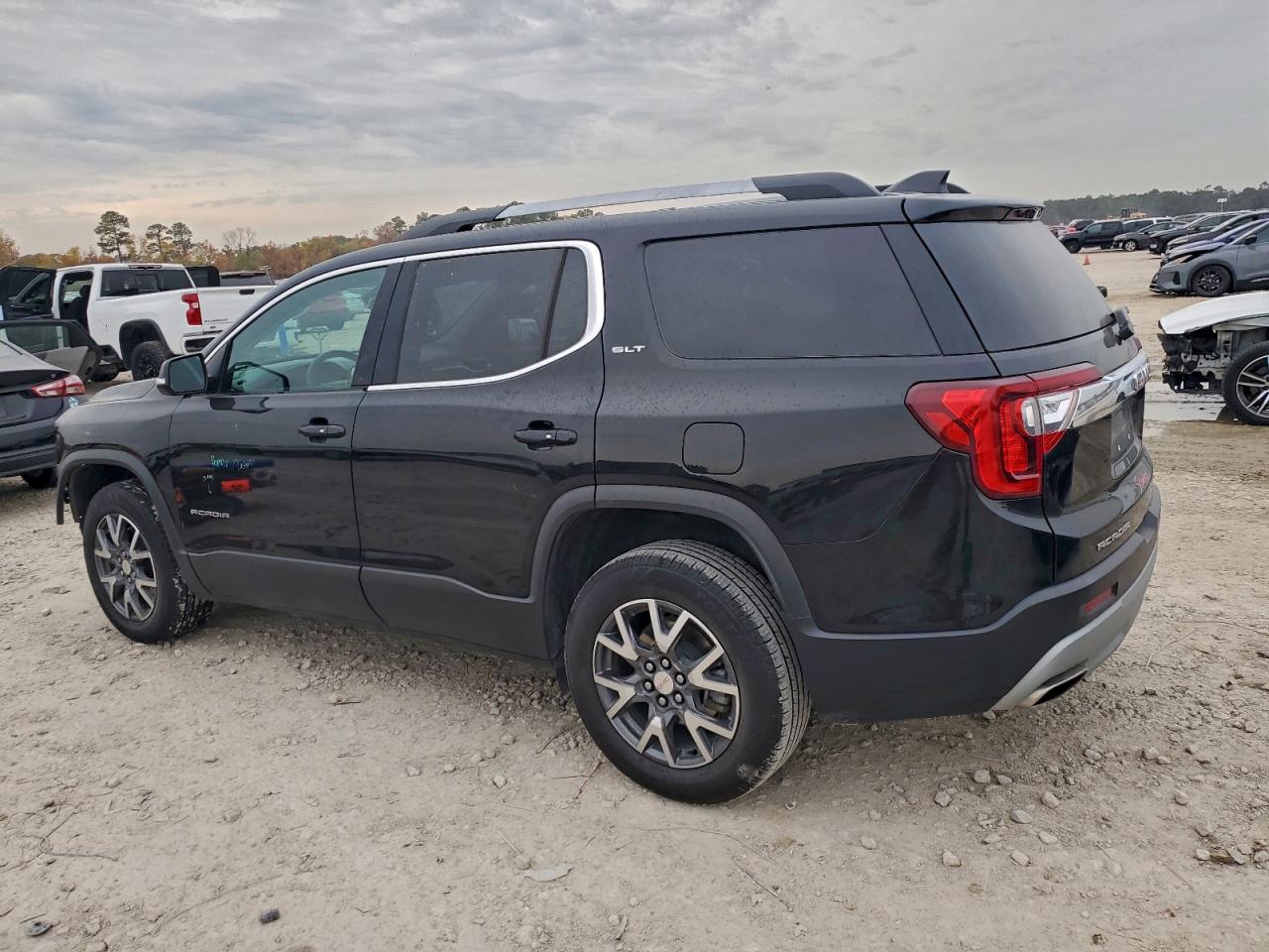 2023 GMC ACADIA SLT photo 2