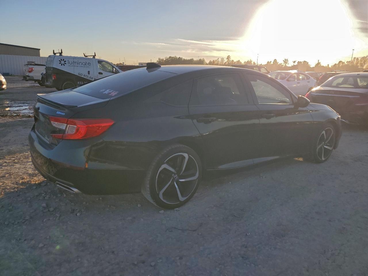 2018 HONDA ACCORD SPORT photo 3