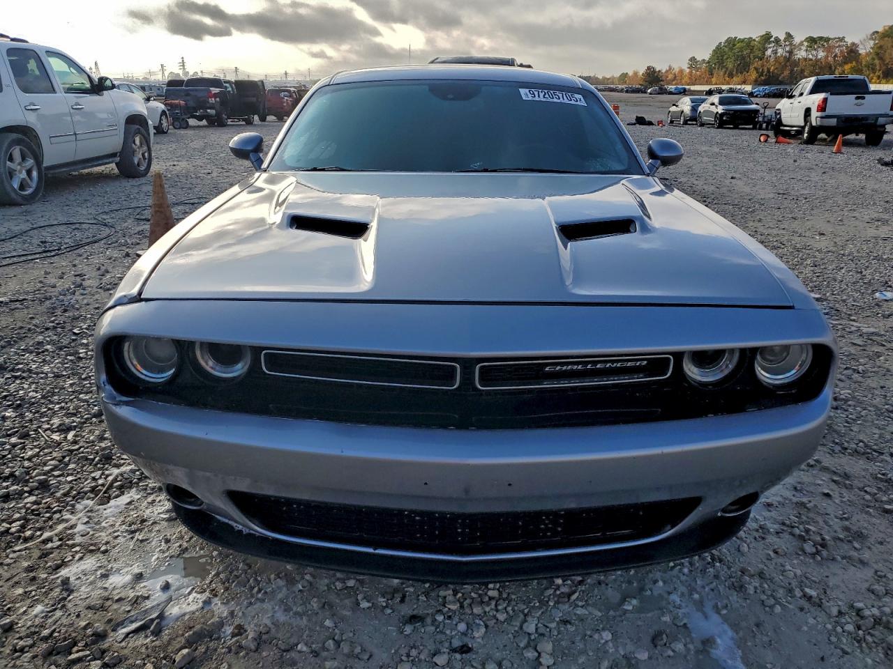 2016 DODGE CHALLENGER SXT photo 5