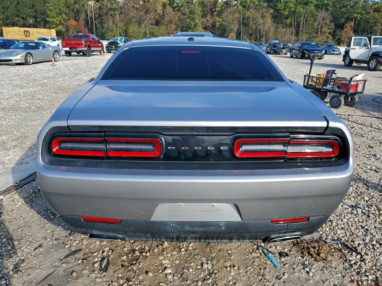 2016 DODGE CHALLENGER SXT photo 6