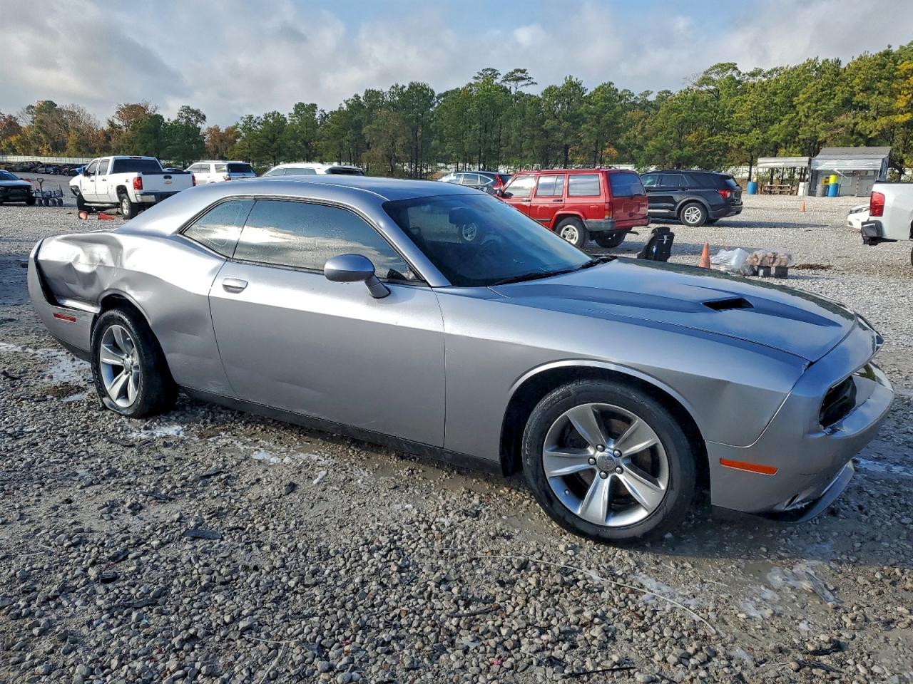 2016 DODGE CHALLENGER SXT photo 4