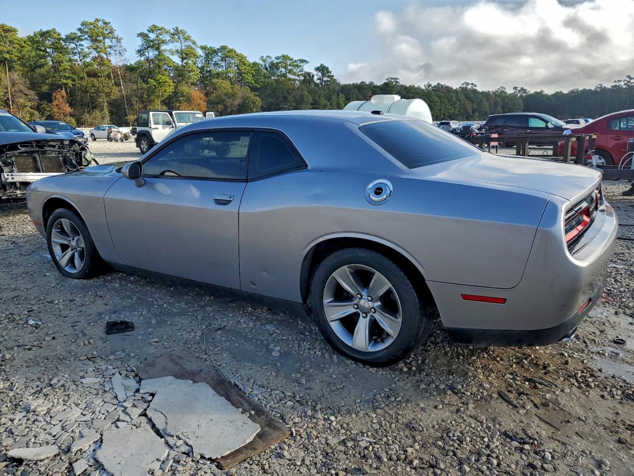 2016 DODGE CHALLENGER SXT photo 2
