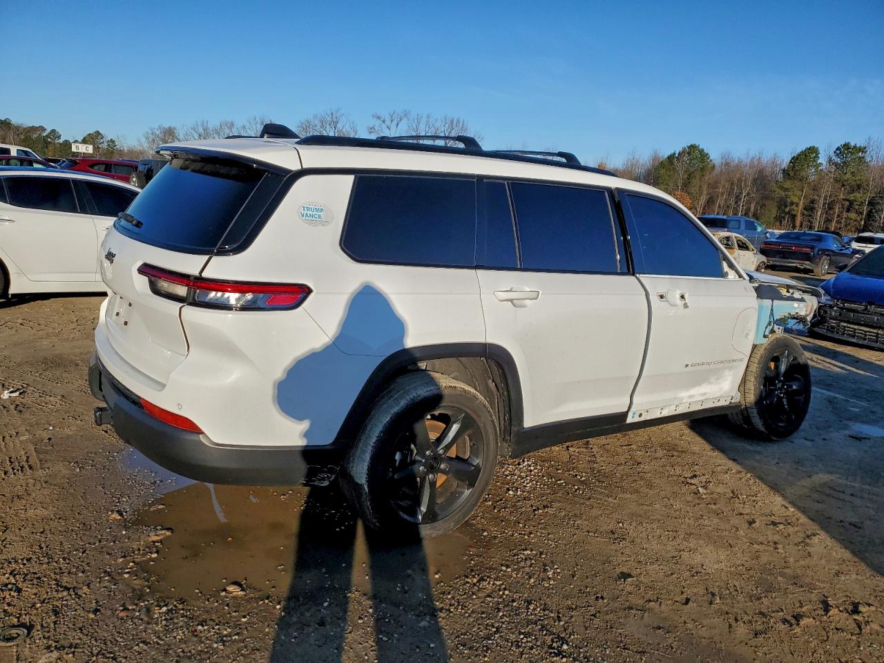 2023 JEEP GRAND CHEROKEE L LAREDO photo 3