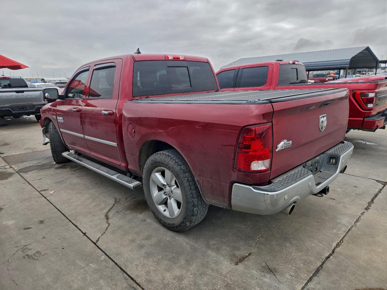 2015 RAM 1500 SLT photo 2