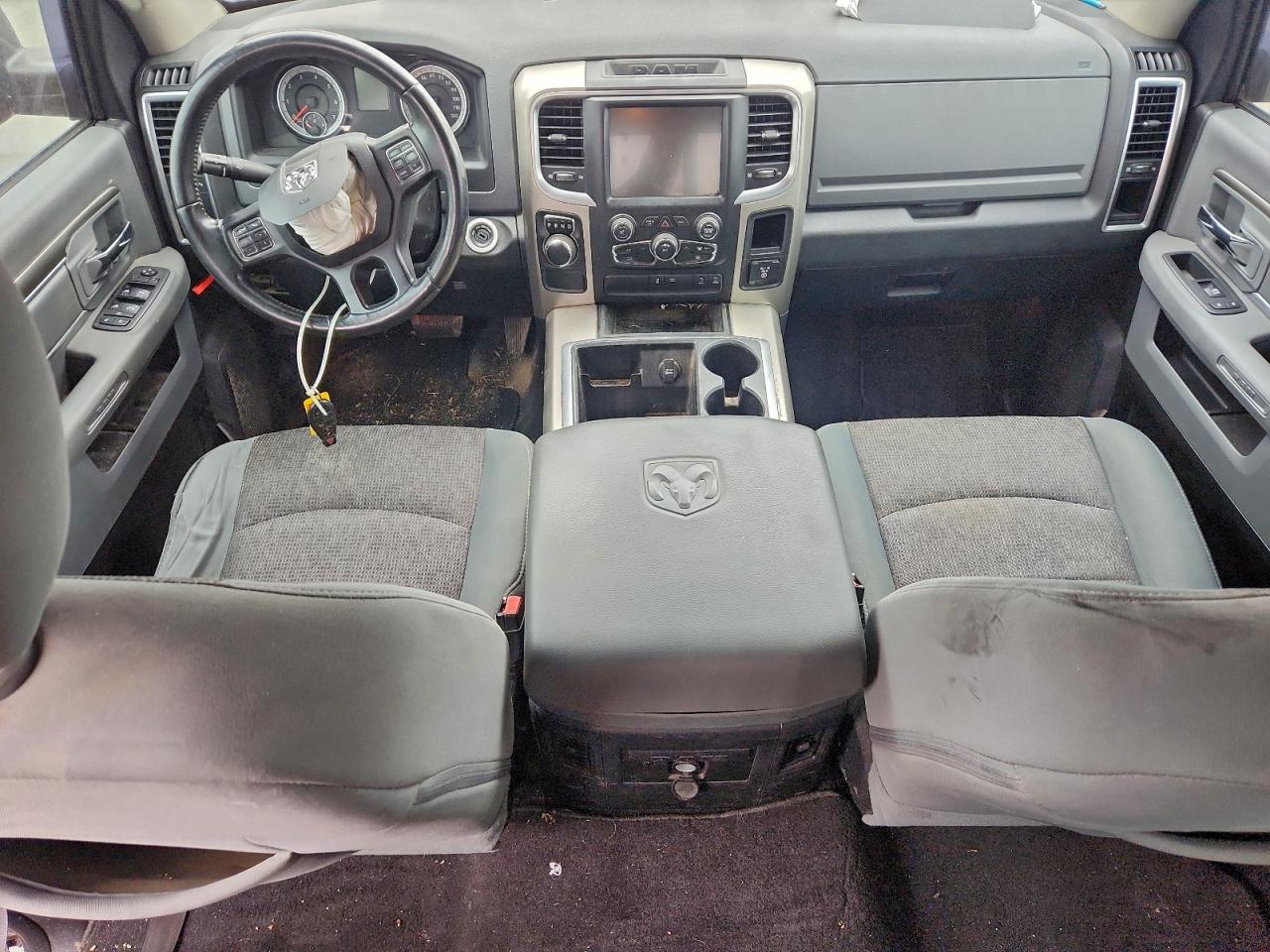 2015 RAM 1500 SLT photo 8