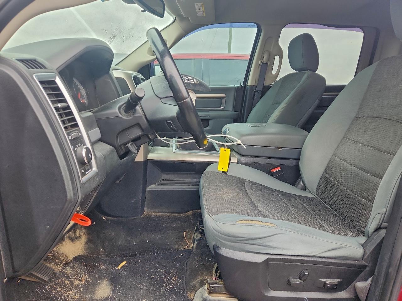 2015 RAM 1500 SLT photo 7