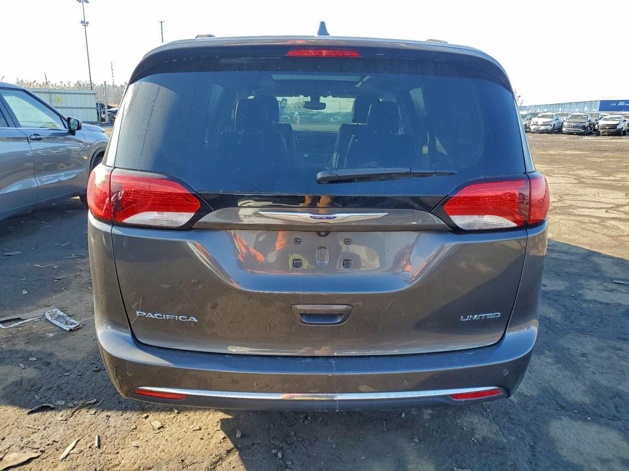 2019 CHRYSLER PACIFICA LIMITED photo 6