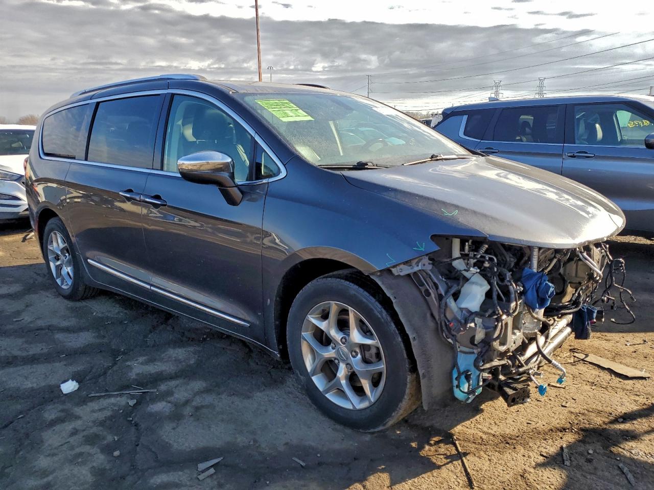 2019 CHRYSLER PACIFICA LIMITED photo 4