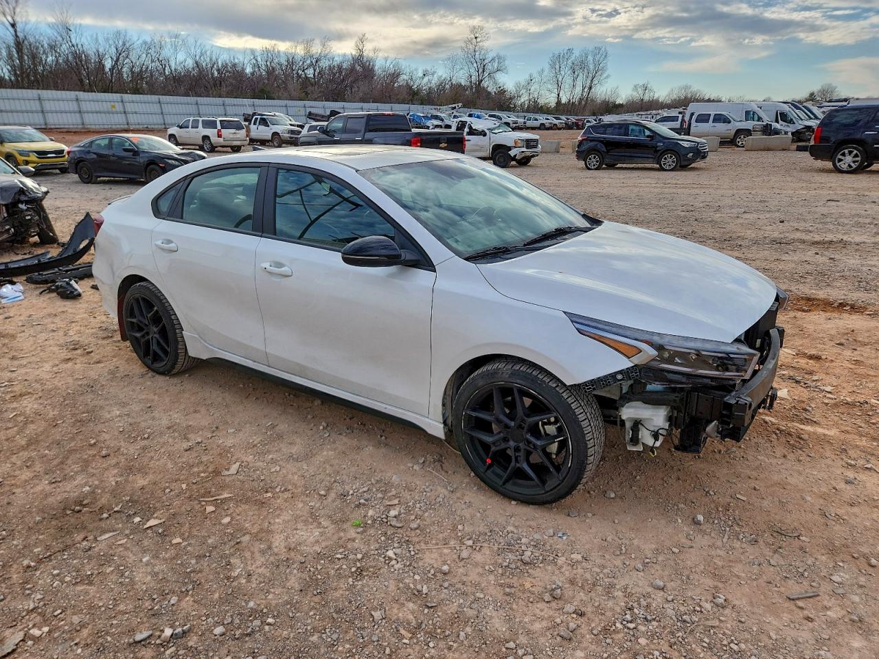2023 KIA FORTE GT photo 4