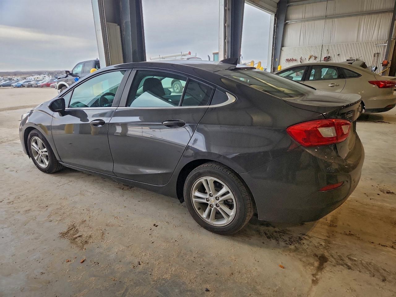 2016 CHEVROLET CRUZE LT photo 2