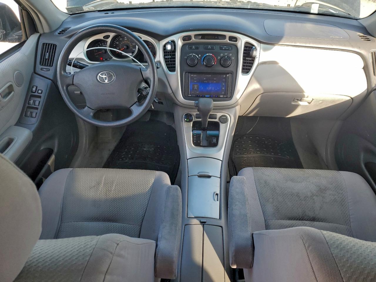 2004 TOYOTA HIGHLANDER BASE photo 8