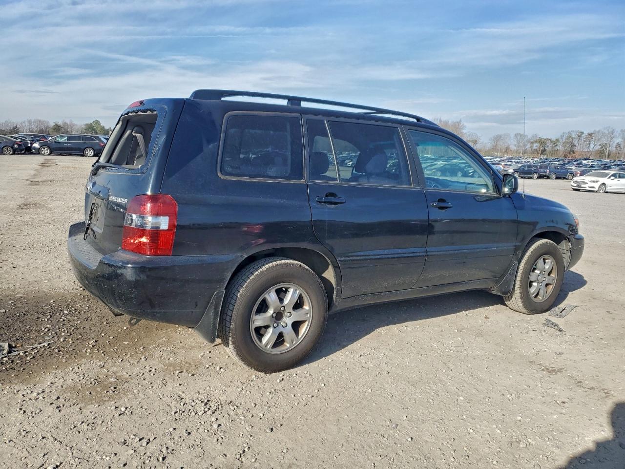 2004 TOYOTA HIGHLANDER BASE photo 3