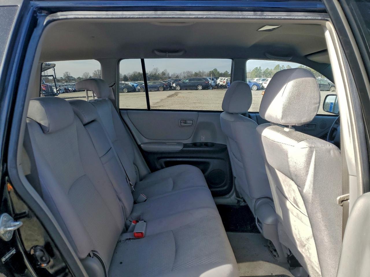 2004 TOYOTA HIGHLANDER BASE photo 11