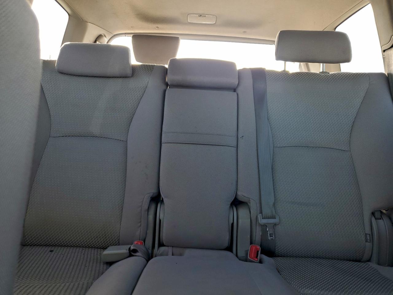 2004 TOYOTA HIGHLANDER BASE photo 10