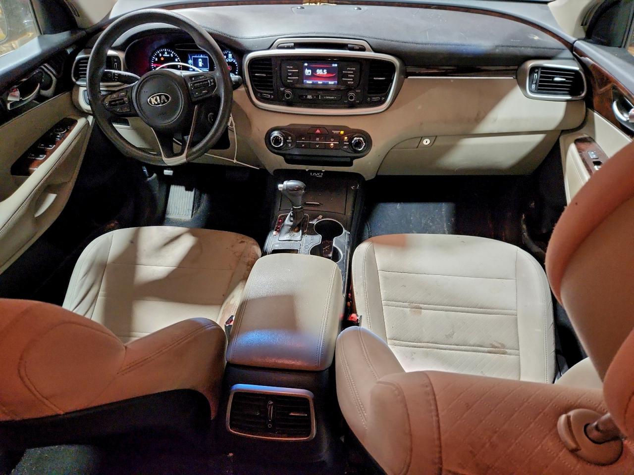 2016 KIA SORENTO LX photo 8